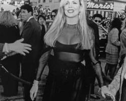 American actress Kim Basinger attends the premiere of 'Batman', held at the Mann Village Theater in Los Angeles, California, 19th June 1989. Mario's Italian Restaurant is visible in the background.  (Photo by Vinnie Zuffante/Getty Images)