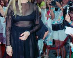 Actress Kim Basinger attends the Batman movie premiere, June 19, 1989 in Westwood section of Los Angeles, California. (Photo by Bob Riha, Jr./Getty Images)