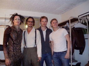 johnny-depp-and-the-cast-of-edward-scissorhands