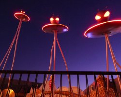 Tim-Burton-Neon-Museum-2019_15