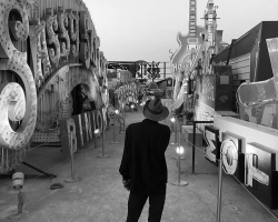 Tim-Burton-Neon-Museum-2019_23