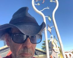 Tim-Burton-Neon-Museum-2019_6